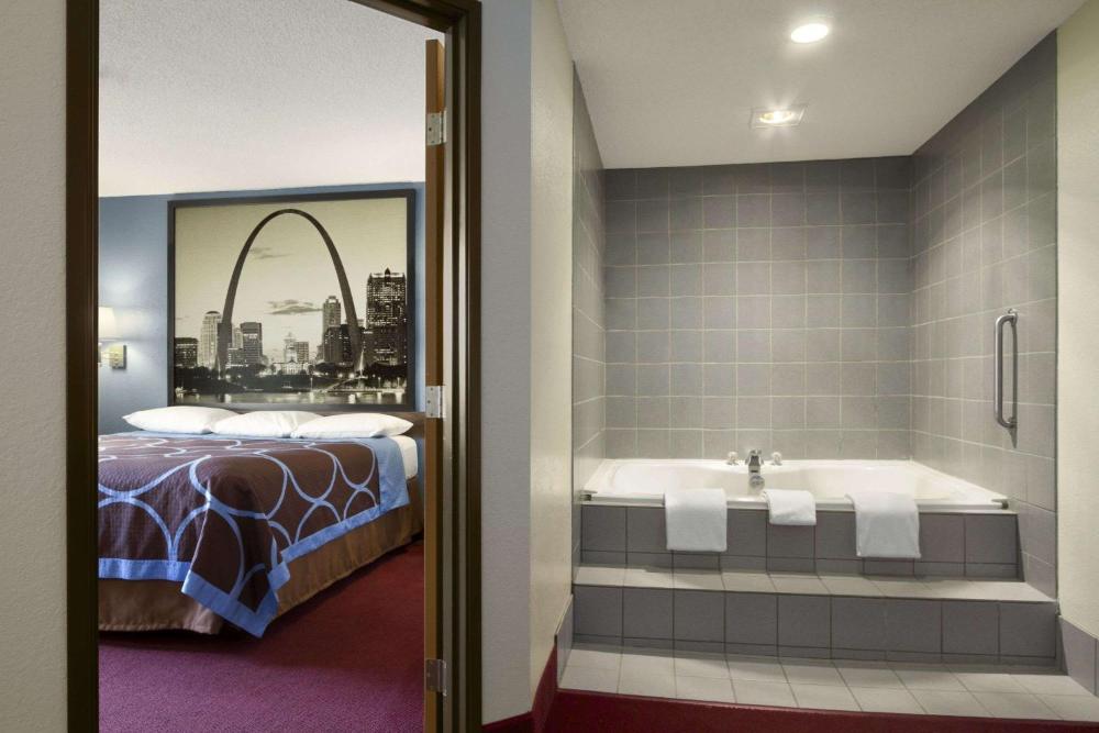 Deluxe King Studio Suite - Non-Smoking interior