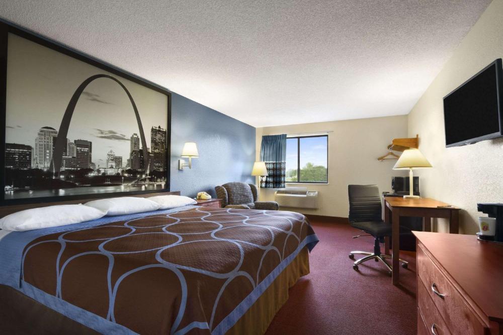 King Room - Non-Smoking interior